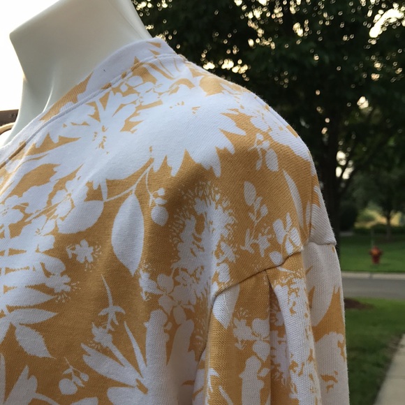 💙Sundry Crew Neck Yellow and White Floral Print Swaetshirt - Picture 6 of 14